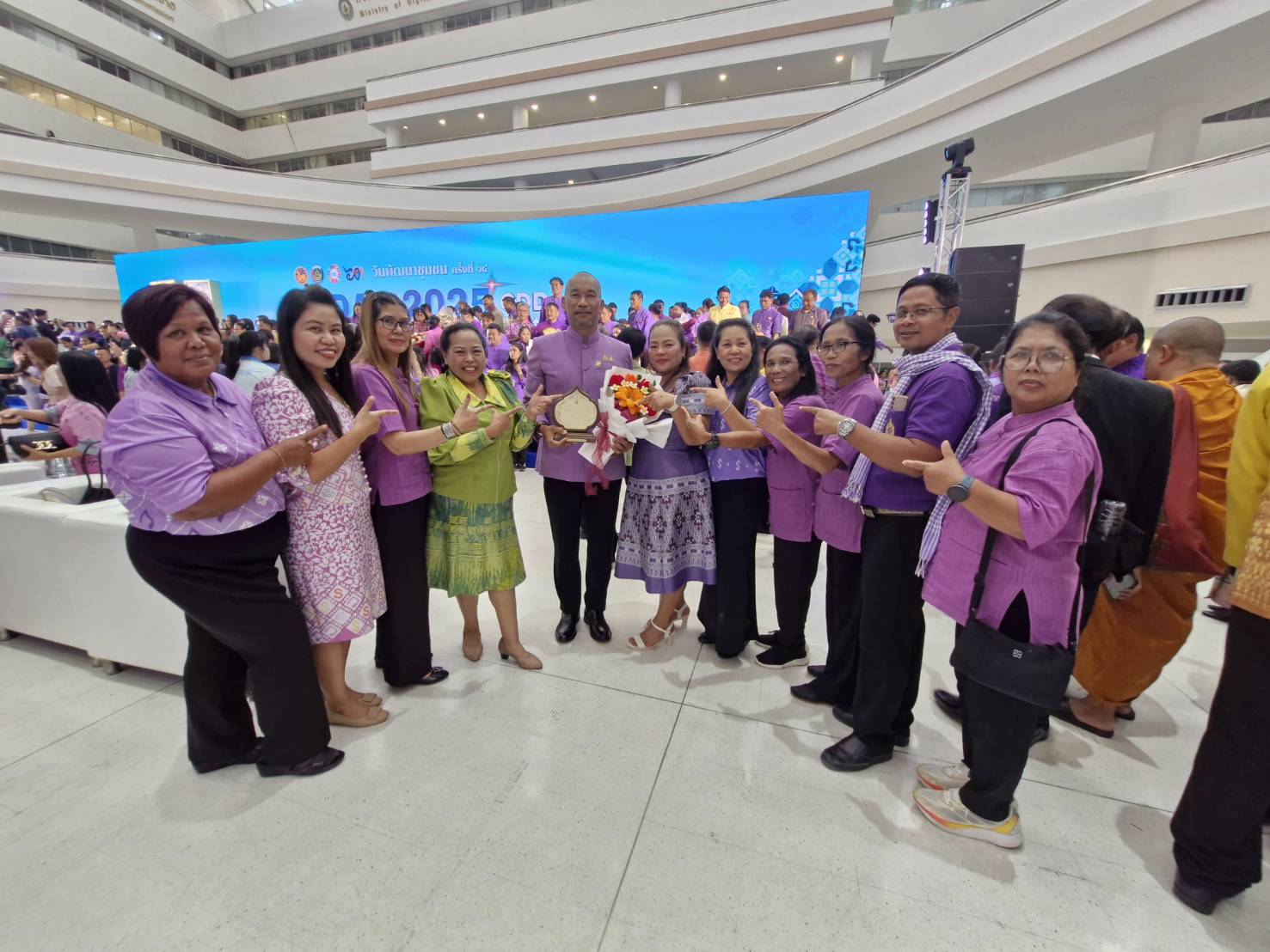 พช.หาดใหญ่ ร่วมแสดงความยินดีกับหมู่บ้านเศรษฐกิจพอเพียงอยู่เป็นสุข ประจำปี พ.ศ.2568 บ้านทุ่งปรือ หมู่ที่ 7 ตำบลพะตง เนื่องในโอกาสรับรับโล่รางวัลพระราชทานสมเด็จพระกนิษฐาธิราชเจ้า กรมสมเด็จพระเทพรัตนราชสุดาฯ สยามบรมราชกุมารี ประจำปี 2568